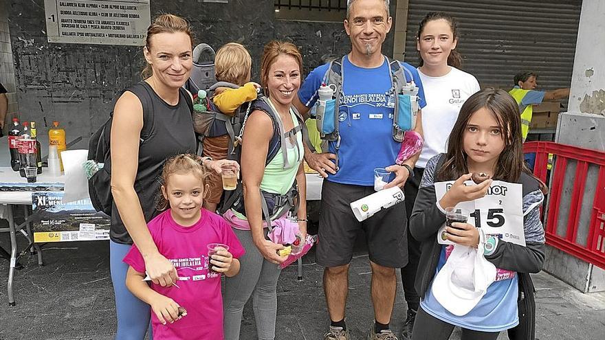 El buen ambiente fue la tónica general de la II Martxa txiki en la que participaron 144 atletas. | .