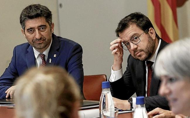 Jordi Puigneró y Pere Aragonès, durante la última reunión semanal del Govern. Jordi Puigneró y Pere Aragonès, durante la última reunión semanal del Govern.