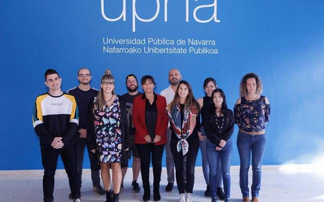 Investigadores de la UPNA, en la semifinal del concurso &ldquo;Tesis en 3 Minutos&rdquo;, celebrada en la UPNA, con la directora de la Escuela de Doctorado de Navarra (EDONA) de la UPNA, la catedr&aacute;tica Mercedes S&aacute;nchez Garc&iacute;a (en el c