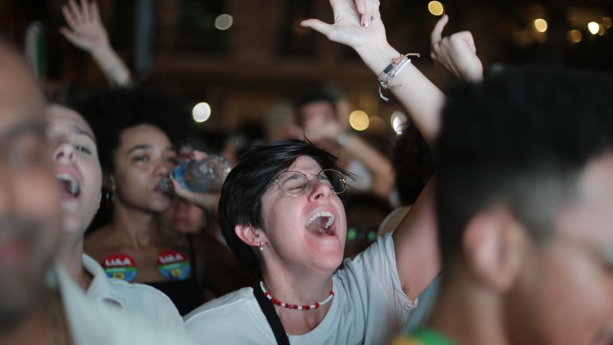 Seguidores de Lula celebran su victoria electoral.