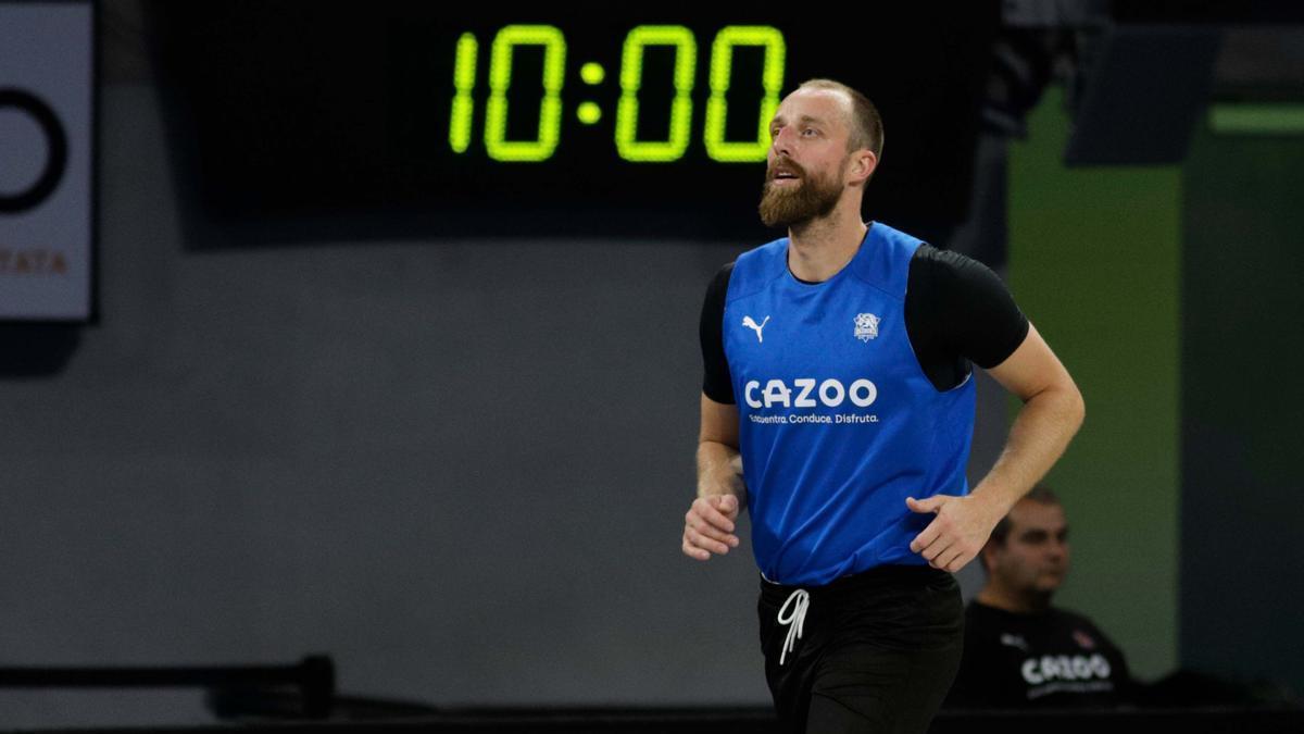 Milaknis, durante una sesión de trabajo con el Baskonia