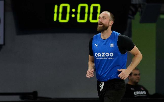 Milaknis, durante una sesión de trabajo con el Baskonia