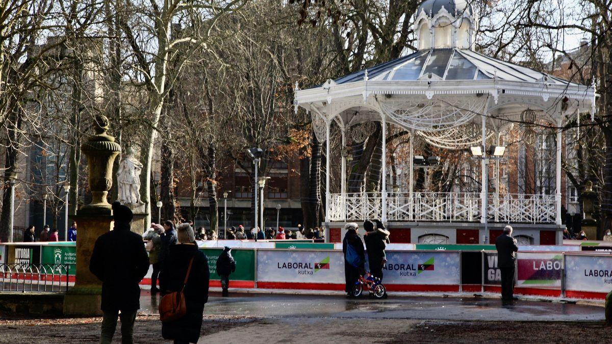 Pista de hielo en el parque de la Florida con motivo de las Navidades en una imagen de archivo.