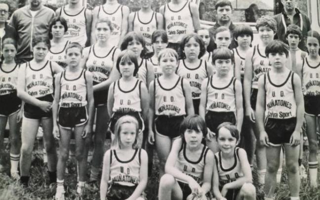 En 1982 se creó oficialmente el club de atletismo U.D. Muñatones nacido en 1977 como sección.
