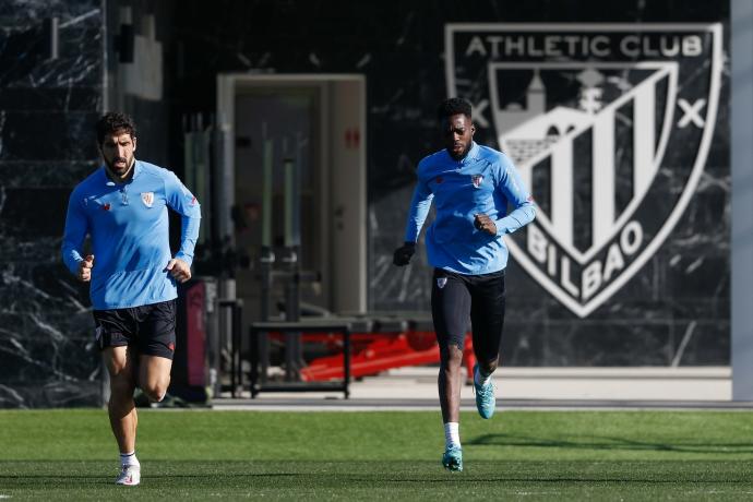 Raúl García e Iñaki Williams fueron la pareja de ataque que eligió Marcelino para Mestalla.