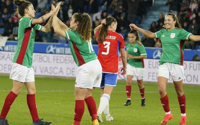 La Euskal Selekzioa fue netamente superior a Chile, a la que derrotó con autoridad en Gasteiz. La Euskal Selekzioa fue netamente superior a Chile, a la que derrotó con autoridad en Gasteiz.