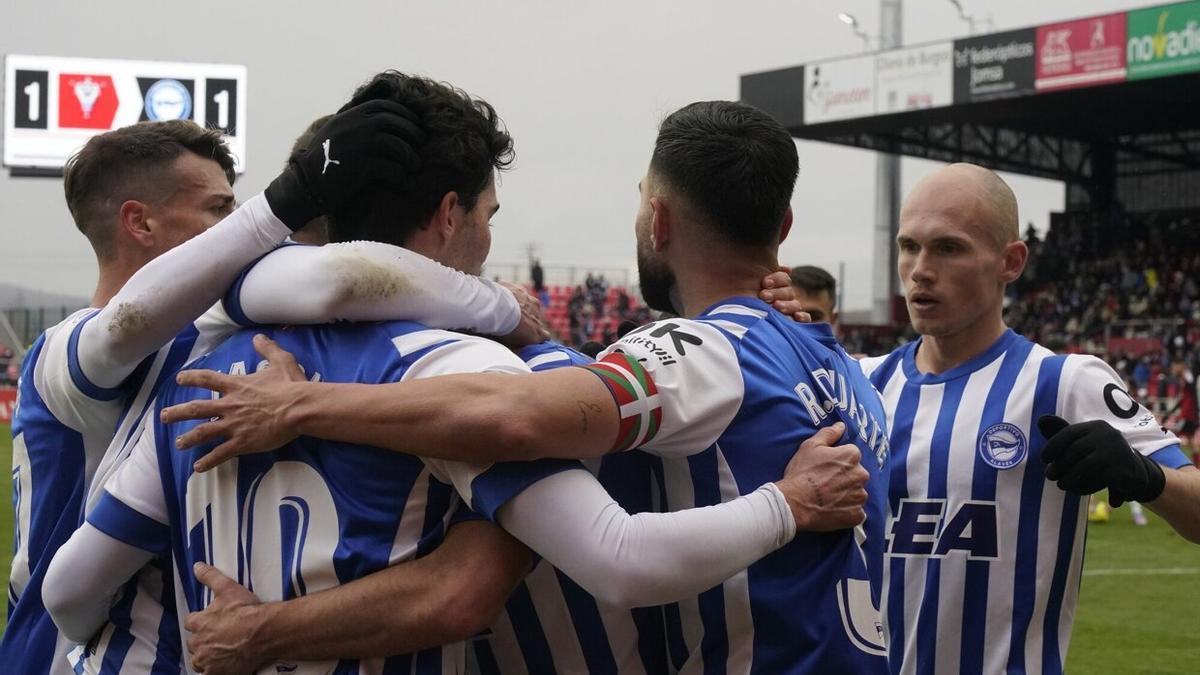 La plantilla albiazul celebra el tanto del empate de Jason