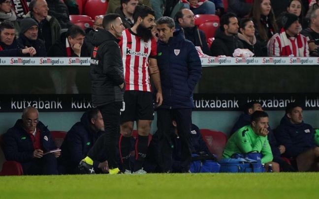 Valverde da unas &uacute;ltimas indicaciones a Villalibre.