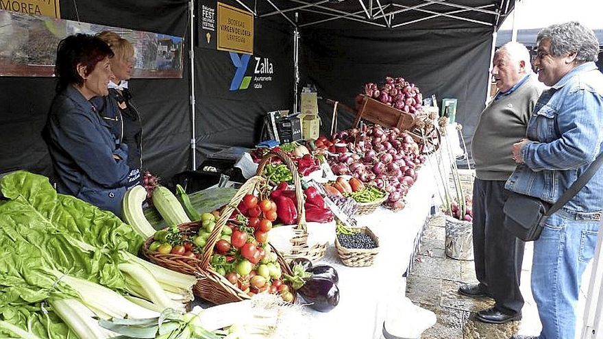 Se pondrán comprar alimentos en quince puestos. | FOTO: E. CASTRESANA