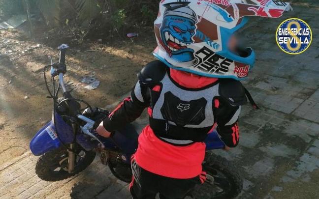 El menor en el momento en el que fue encontrado por los agentes. El menor en el momento en el que fue encontrado por los agentes.