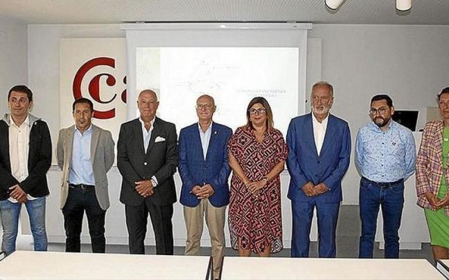 Representantes de Cámara Navarra y de municipios participantes. Representantes de Cámara Navarra y de municipios participantes.