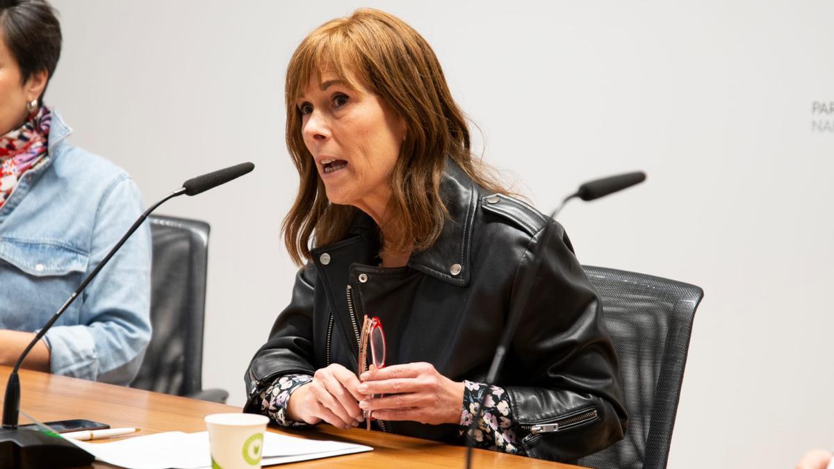 La portavoz de Geroa Bai, Uxue Barkos, durante una rueda de prensa en el Parlamento