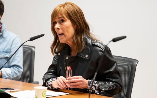 La portavoz de Geroa Bai, Uxue Barkos, durante una rueda de prensa en el Parlamento