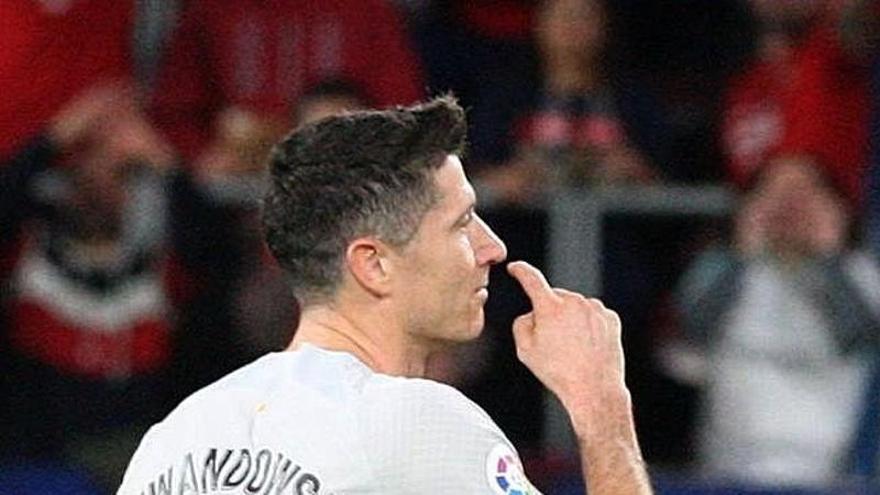 Gesto por el que sancionaron a Lewandowski.