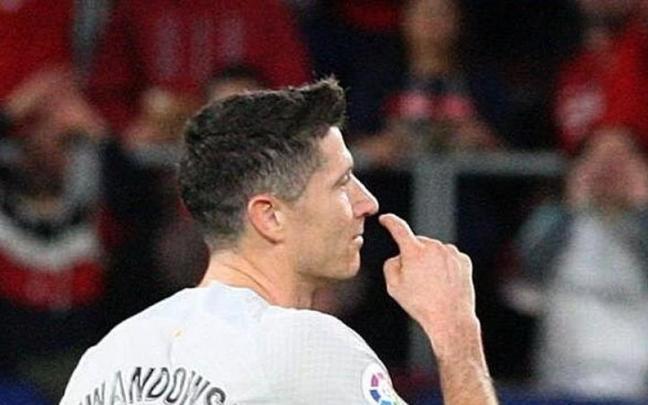 Gesto por el que sancionaron a Lewandowski.