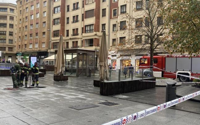 Bomberos y t&eacute;cnicos de Iberdrola en el lugar.