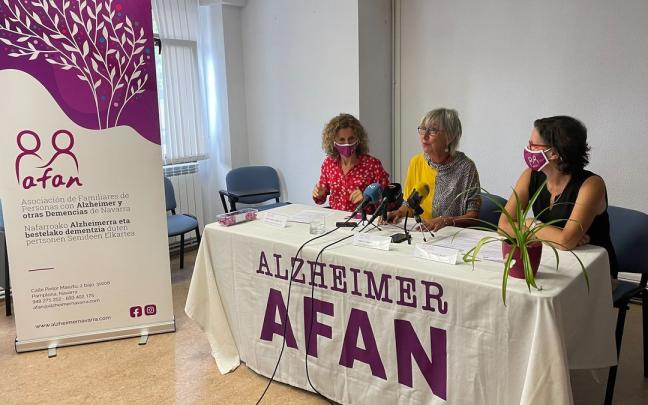 Idoia Lorea, psicóloga de Afan; Amelia Lekunberri, presidenta de la entidad; y Victoria Erice, trabajadora social de la asociación. Idoia Lorea, psicóloga de Afan; Amelia Lekunberri, presidenta de la entidad; y Victoria Erice, trabajadora social de la asociación.