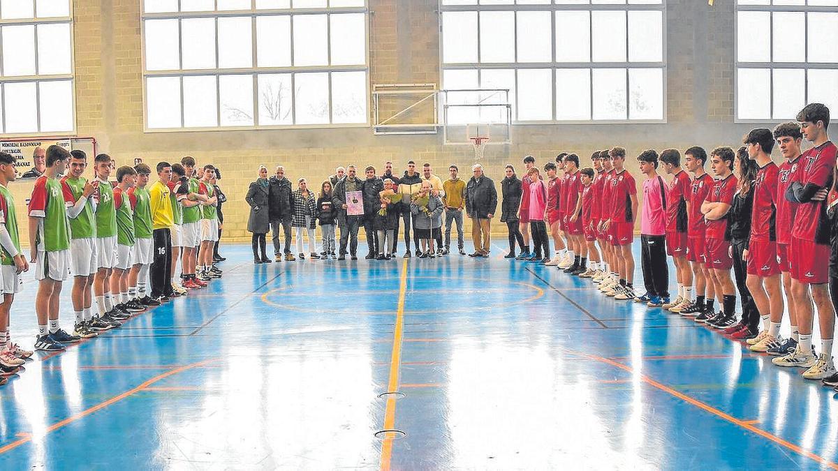 Momento del homenaje a Jesús Aranaz con la presencia de su familia.