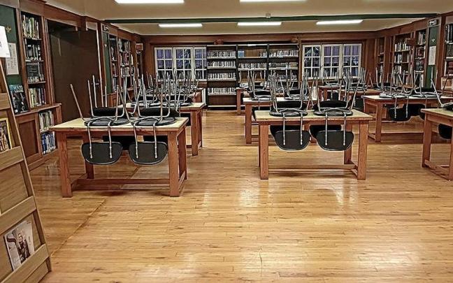 La sala de la biblioteca de Antxo. | FOTO: N.G. La sala de la biblioteca de Antxo. | FOTO: N.G.