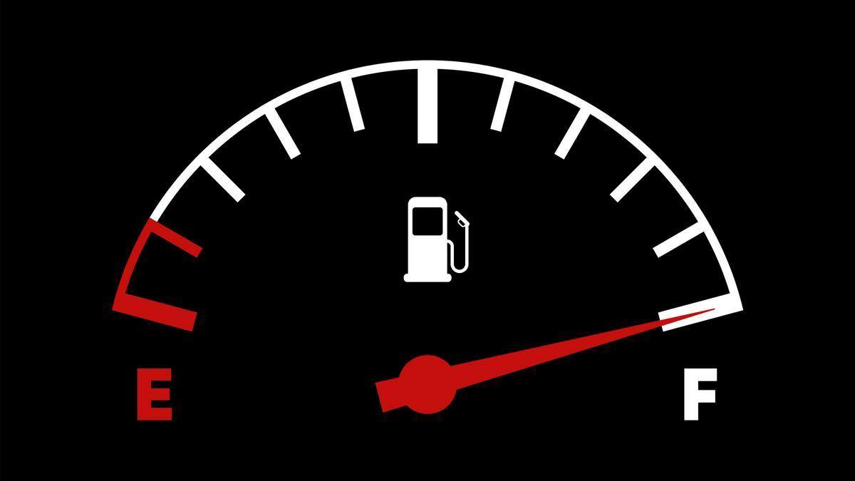 Testigo de la gasolina en un cuadro de mandos.