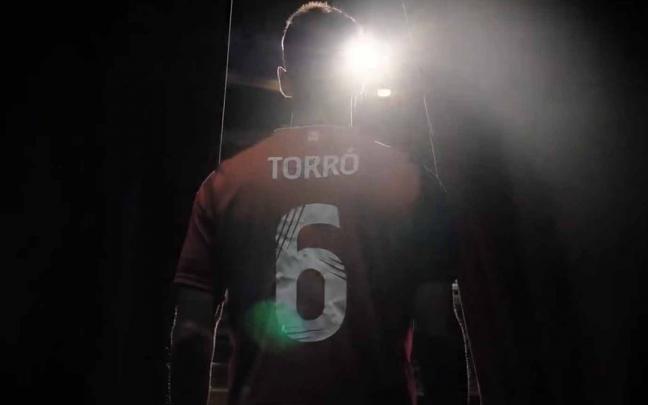 Torró, con el '6' de Oier. Torró, con el '6' de Oier.