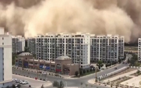 Momento en el que se aproxima la tormenta de arena.