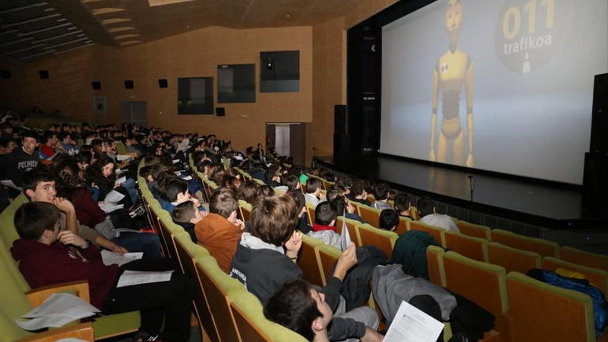 Sesión celebrada en febrero en el Leidor de Tolosa a la que acudieron casi un millar de adolescentes de cuatro centros escolares.