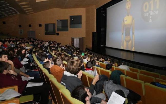 Sesión celebrada en febrero en el Leidor de Tolosa a la que acudieron casi un millar de adolescentes de cuatro centros escolares.