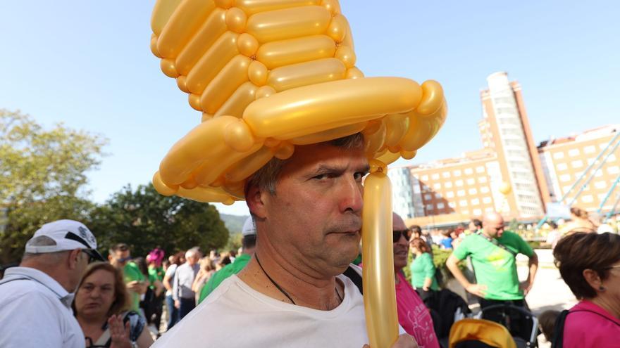 'La Cuadrilla del Hospi' celebra su fiesta con cortes de pelo solidarios