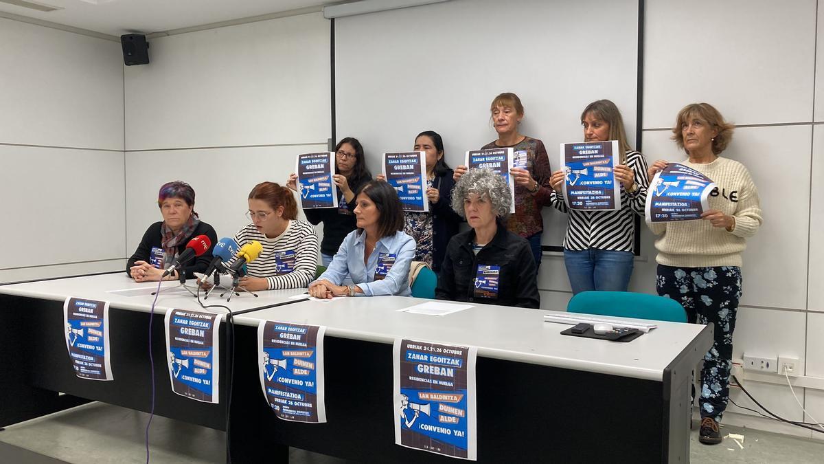 Katy López (ELA), Aroa Celorrio (UGT), Susana Laya (ELA) y Ana Rey (LAB).