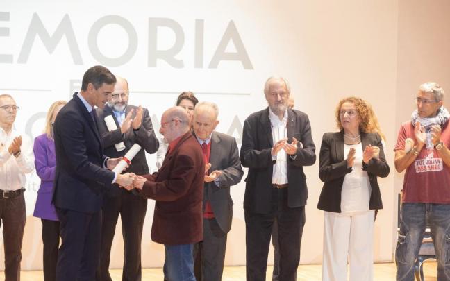 Pedro S&aacute;nchez, en el acto con v&iacute;ctimas de la guerra y la dictadura.
