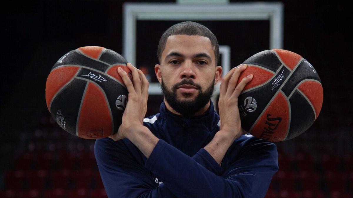 Darius Thompson posa en el Buesa Arena para la entrevista concedida a este periódico