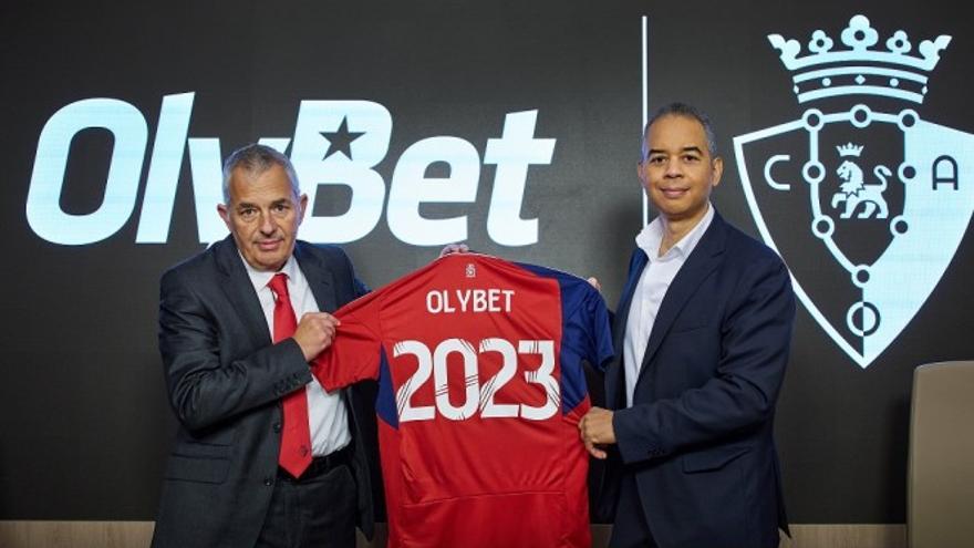 Fran Canal, director general de Osasuna, y Corey Plummer, de OlyBet