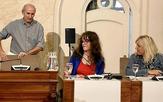 Sacristán, junto a Araneta y Huarte, en su primera sesión, ayer.