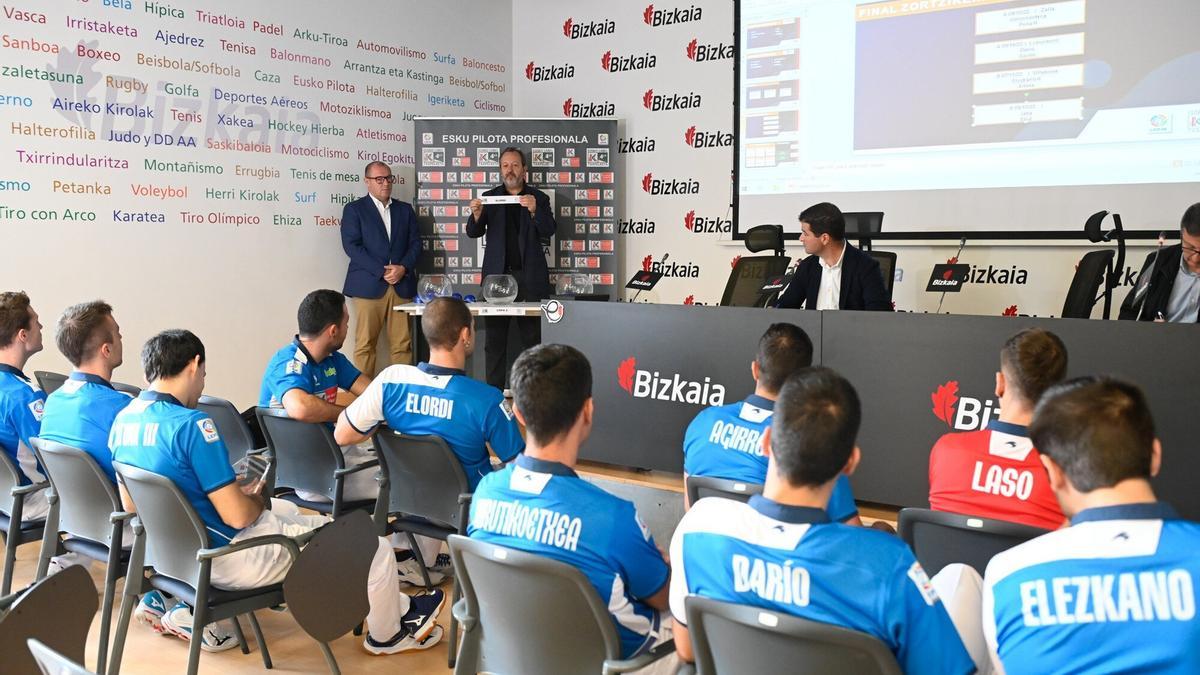 Presentación del Cuatro y Medio