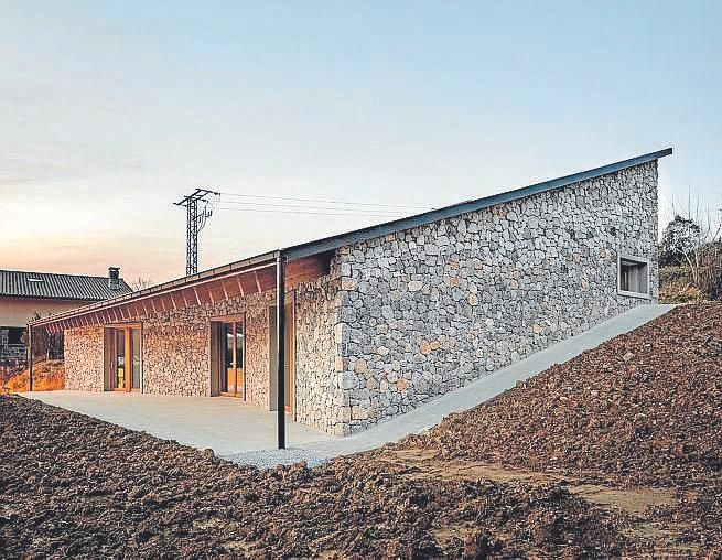 Argazkian, ELE arkitektura eta TARTE arkitekturaren proiektuaren kanpo espazioak.