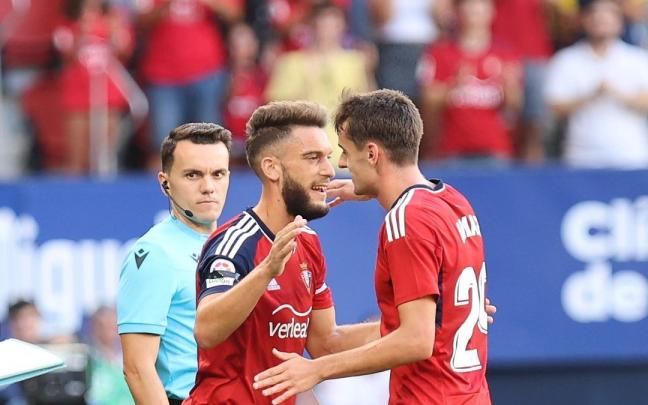 El cambio entre Torres y Aimar Oroz