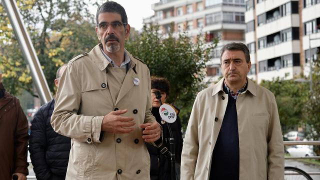Aitor Esteban, junto a Eneko Goia este domingo en Donostia.