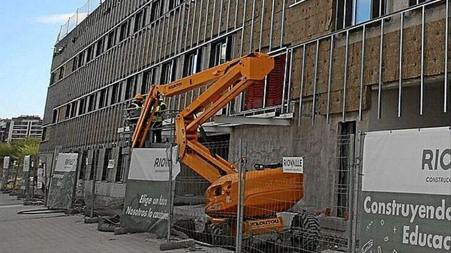 Construcción del nuevo colegio público de Lezkairu. | FOTO: JAVIER BERGASA