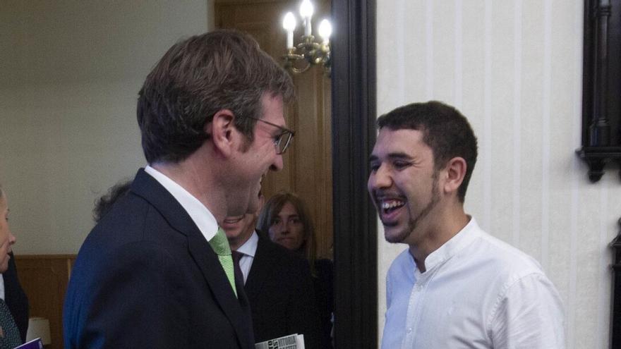 El alcalde, Gorka Urtaran, y el portavoz de Elkarrekin en Gasteiz, Óscar Fernández