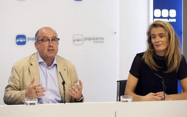 Carmelo Barrio, y la portavoz popular en las Juntas Generales de Álava, Ana Morales Carmelo Barrio, y la portavoz popular en las Juntas Generales de Álava, Ana Morales