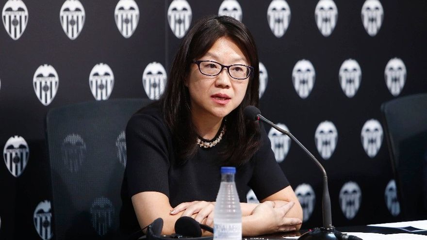 La presidenta del Consejo de Administración del Valencia, Layhoon Chan, en una rueda de prensa durante su etapa anterior en el Valencia.