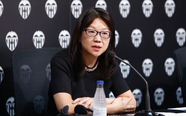La presidenta del Consejo de Administraci&oacute;n del Valencia, Layhoon Chan, en una rueda de prensa durante su etapa anterior en el Valencia.