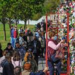 Visitantes en el cementerio de Derio en una jornada anterior de Todos los Santos