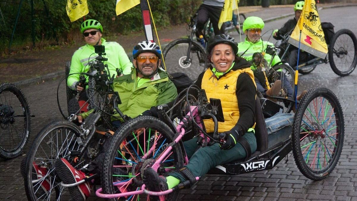 Las handbikes visitan el anillo verde de Vitoria