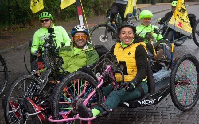 Las handbikes visitan el anillo verde de Vitoria Las handbikes visitan el anillo verde de Vitoria