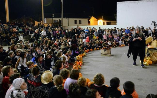 Beartzundik hurbildutako ipuin kontalariak ederki beldurtu zituen denak.