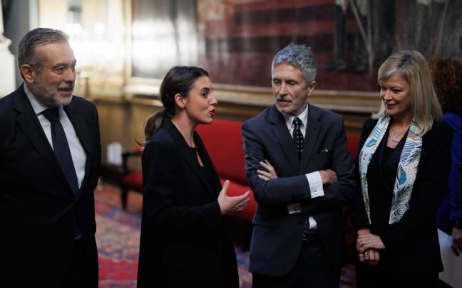 Enrique López, Irene Montero, Fernando Grande-Marlaska y Gabriela Bravo conversan durante la inauguración del VIII Congreso del Observatorio contra la Violencia Doméstica y de Género, en el Senado. Enrique López, Irene Montero, Fernando Grande-Marlaska y Gabriela Bravo conversan durante la inauguración del VIII Congreso del Observatorio contra la Violencia Doméstica y de Género, en el Senado.