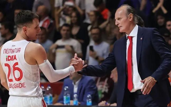 Ivanovic saluda a Nedovic, durante un partido del Estrella Roja