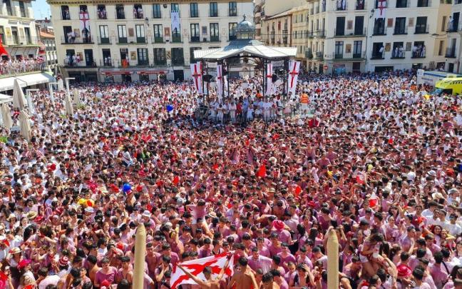 Ambiente antes del cohete de fiestas de Tudela